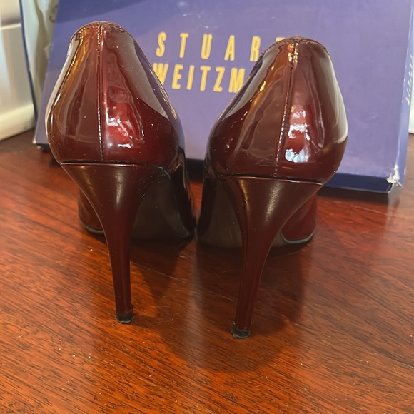 Stuart Weitzman maroon patent leather heels - Picture 6 of 8
